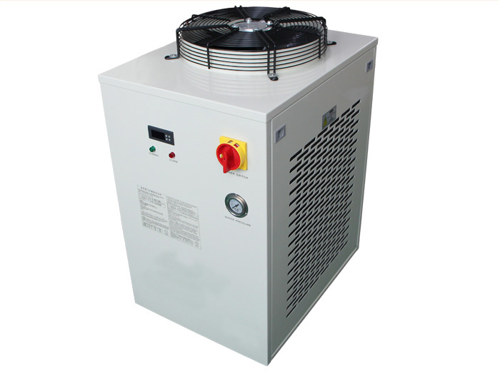 UV LED固化光源設(shè)備的三大配置照射頭、水冷機(jī)、電源驅(qū)動(dòng)